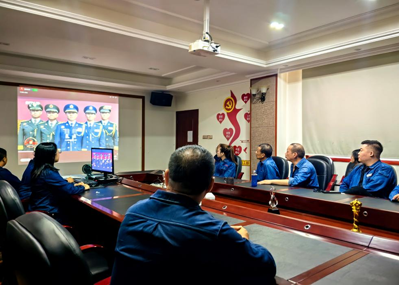  弘旭公司組織觀(guān)看九三閱兵式，激發(fā)愛(ài)國(guó)熱情(圖3)