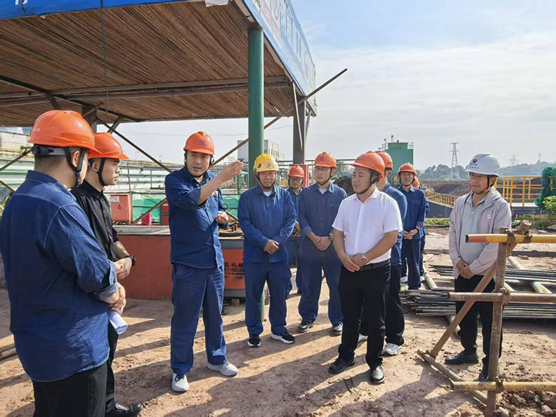 傅利才、郭春建到化工園區(qū)項(xiàng)目現(xiàn)場(chǎng)開展節(jié)前安全檢查(圖1)